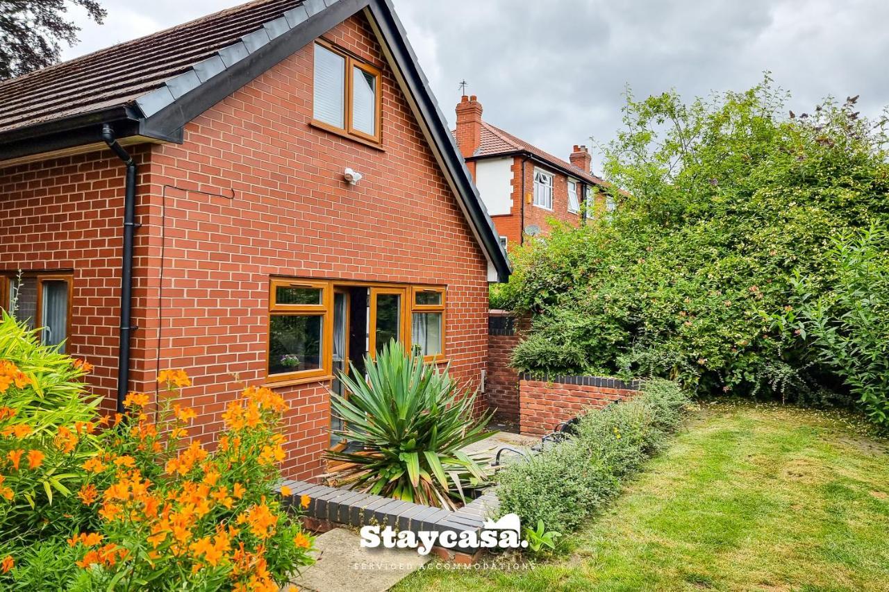 Tranquil Annex With Hidden In Beautiful Setting Hotell Bredbury Exteriör bild
